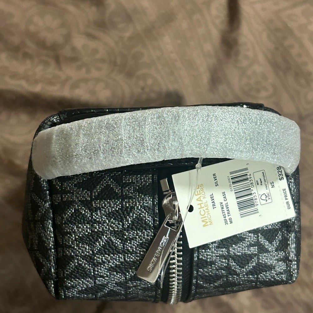 Michael Kors mid travel case - Picture 8 of 8